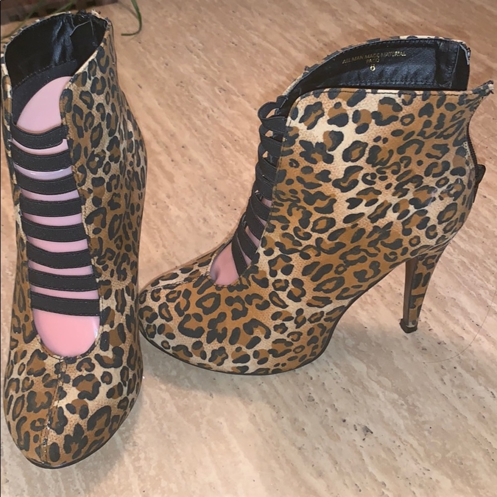 Red Circle Cheetah heeled Booties